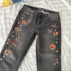 Indigo Thread Co Embroidered Women's Ankle Jeans